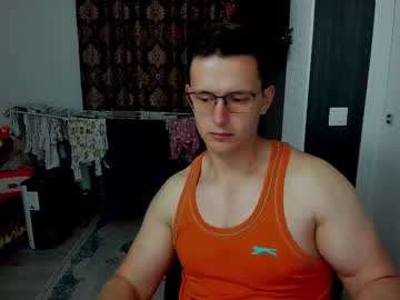 Sexxymuscles4u Chaturbate stream image from May 22, 2025