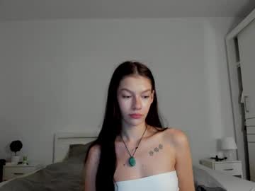 Noemiandress Chaturbate stream image from May 22, 2025