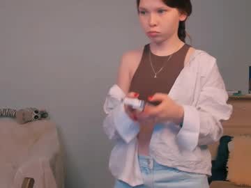 Tinysrose Chaturbate stream image from May 22, 2025