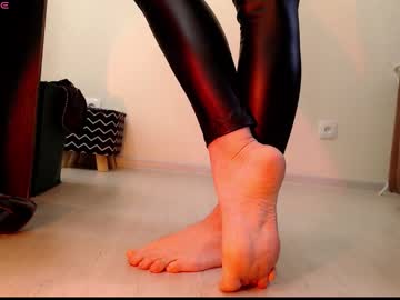 Adeldal Chaturbate stream image from May 22, 2025