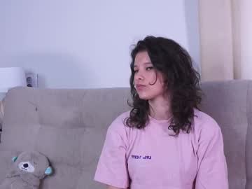 Elwinebeecham Chaturbate stream image from May 22, 2025