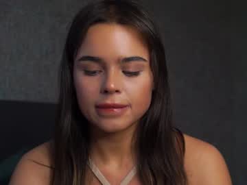 Milylin Chaturbate stream image from May 22, 2025