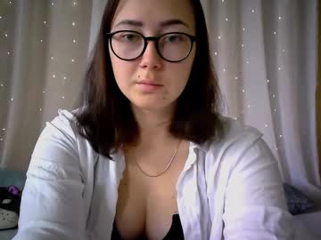 Youdreamlover Chaturbate stream image from May 22, 2025