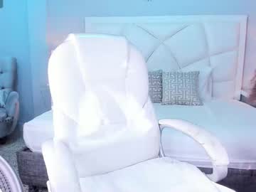 Zoeysnow Chaturbate stream image from May 22, 2025