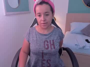 Izaro_22 Chaturbate stream image from May 22, 2025