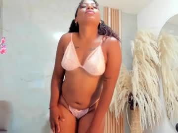 Michellrusso Chaturbate stream image from May 22, 2025