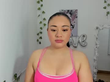 Reyledoll Chaturbate stream image from May 22, 2025