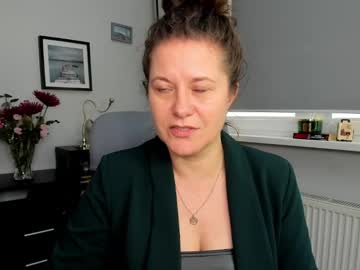 Lux_Olivia Chaturbate stream image from May 22, 2025