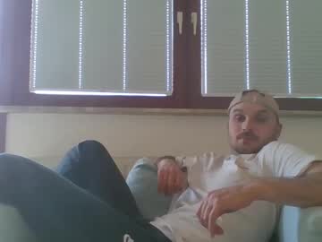 Roxxroxx Chaturbate stream image from May 22, 2025