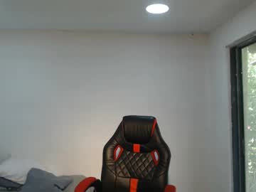 Danielitopapii Chaturbate stream image from May 22, 2025