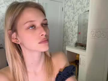Darlingdarinka Chaturbate stream image from May 22, 2025
