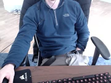 Chris93270 Chaturbate stream image from May 22, 2025