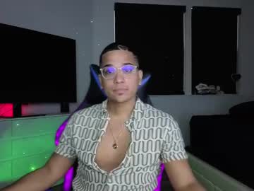 Amzeuss Chaturbate stream image from May 22, 2025