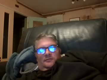 Bozo81 Chaturbate stream image from May 22, 2025
