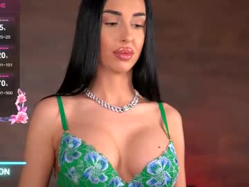 Kairaandrews Chaturbate stream image from May 22, 2025