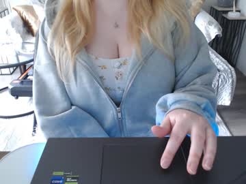 Lushcutie Chaturbate stream image from May 22, 2025
