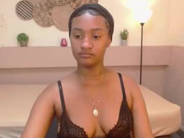 Naomilux7 Chaturbate stream image from May 22, 2025