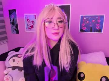 Miwaviolet Chaturbate stream image from May 22, 2025