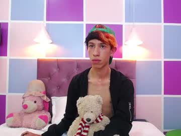 Cupcakeeboy Chaturbate stream image from May 22, 2025