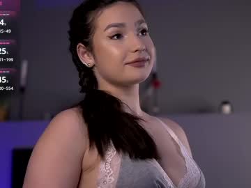Vixenamour Chaturbate stream image from May 22, 2025