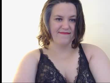 Curvyflora Chaturbate stream image from May 22, 2025