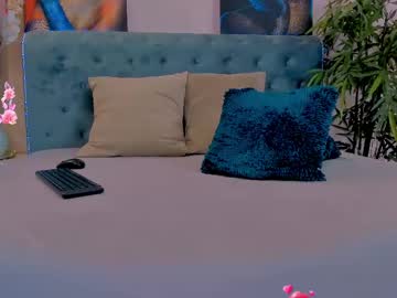 Michellereys Chaturbate stream image from May 22, 2025