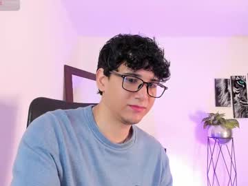 Viktor_Parker Chaturbate stream image from May 22, 2025