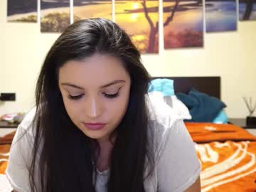 Adellineee Chaturbate stream image from May 23, 2025