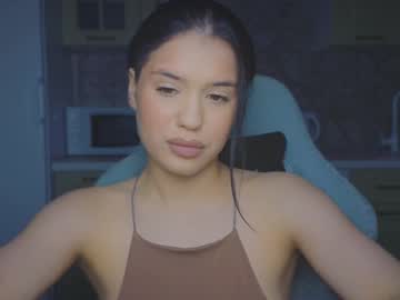 Mia___Lunaa Chaturbate stream image from May 23, 2025