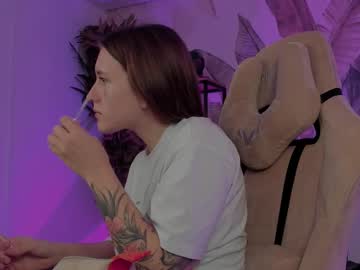 Jennydens Chaturbate stream image from May 23, 2025