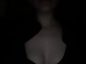 Findeve Chaturbate stream image from May 23, 2025