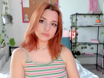 Lunatale Chaturbate stream image from May 23, 2025