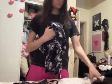 Sweetlildoe Chaturbate stream image from May 23, 2025