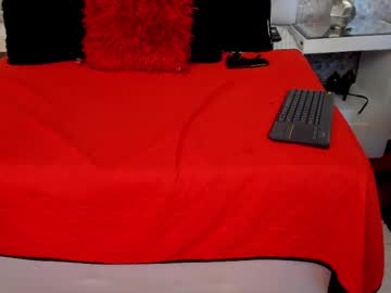 Zoekrug Chaturbate stream image from May 23, 2025