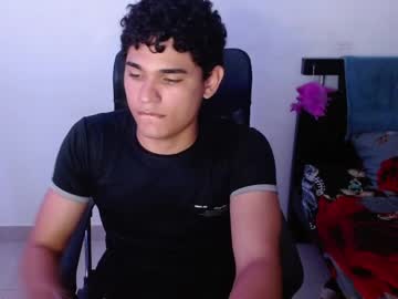 Zyrosxk Chaturbate stream image from May 23, 2025