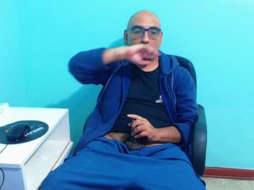 Arnelux72 Chaturbate stream image from May 23, 2025