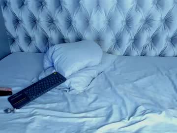 Cloecowell Chaturbate stream image from May 23, 2025