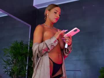 Lovingblondie Chaturbate stream image from May 23, 2025