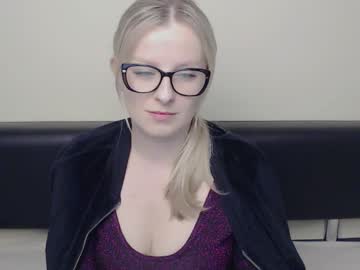 Vanillaex_ Chaturbate stream image from May 23, 2025