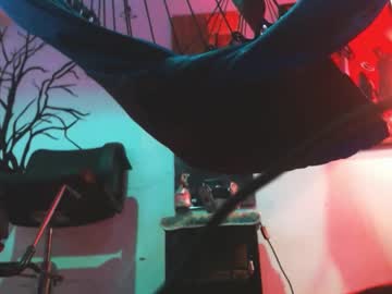 Dewittew Chaturbate stream image from May 23, 2025