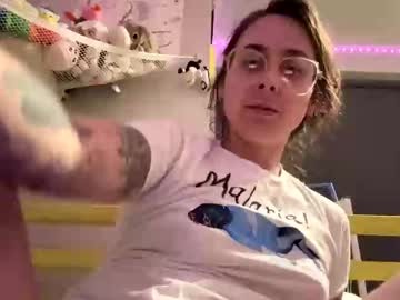 Slyviva Chaturbate stream image from May 23, 2025