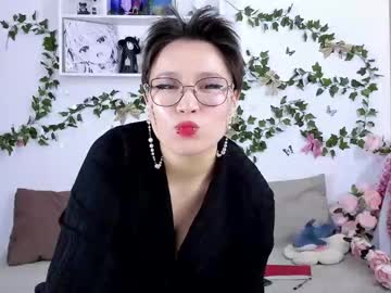Eileenwee Chaturbate stream image from May 23, 2025