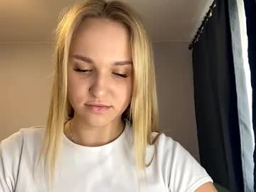 Sheenahanks Chaturbate stream image from May 23, 2025