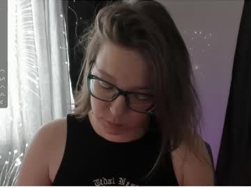 Moon__Girl Chaturbate stream image from May 23, 2025