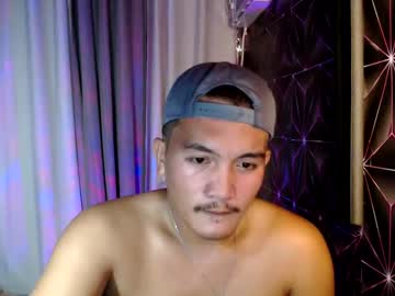 Hunkylloyd Chaturbate stream image from May 23, 2025