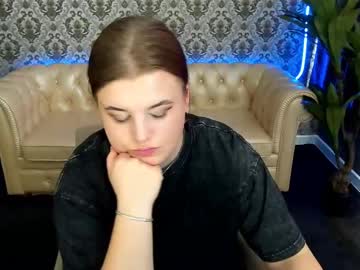 Kristimoons Chaturbate stream image from May 23, 2025