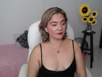 Lilly_Milf Chaturbate stream image from May 23, 2025