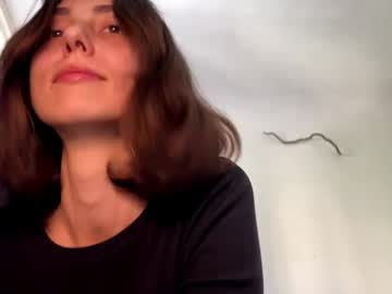 Aevra Chaturbate stream image from May 23, 2025