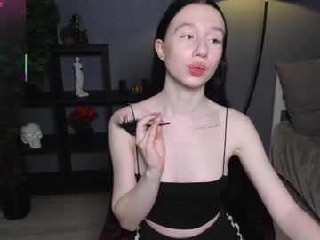 Elowstar Chaturbate stream image from May 23, 2025