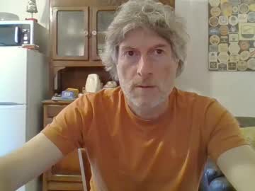 22esserre Chaturbate stream image from May 23, 2025